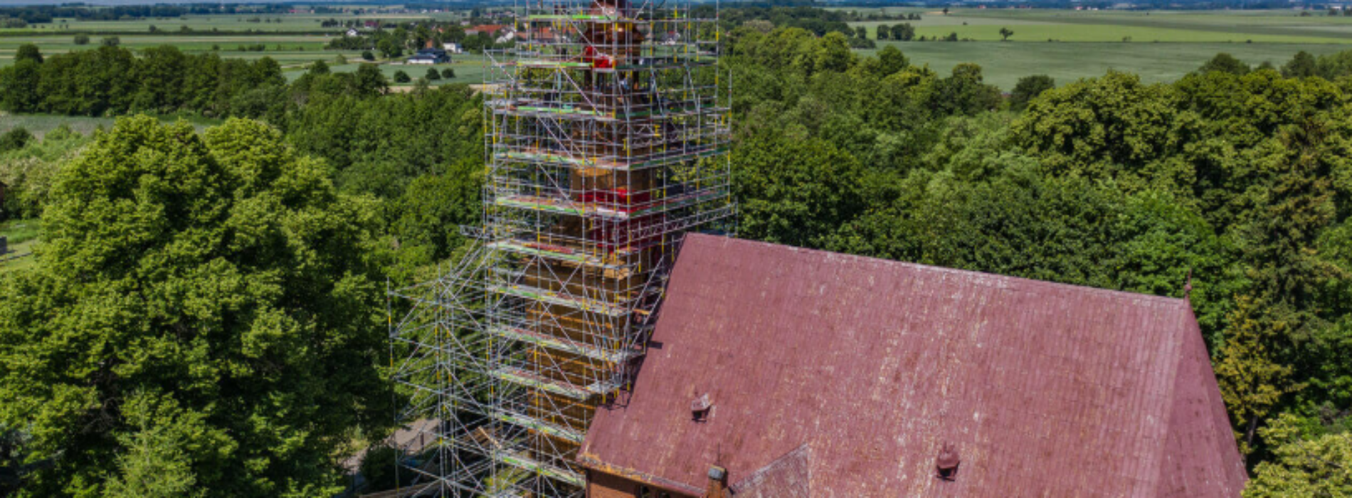 Jakie zastosowanie, zalety i wymagania użytkowe ma drewniany pomost?